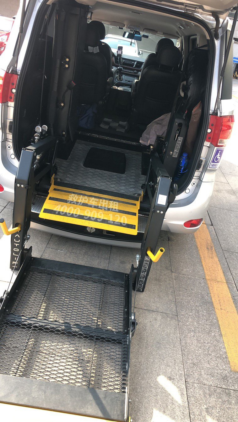 张掖转运救护车公司电话咨询：小微护送，正规安全的出院回家之旅。
